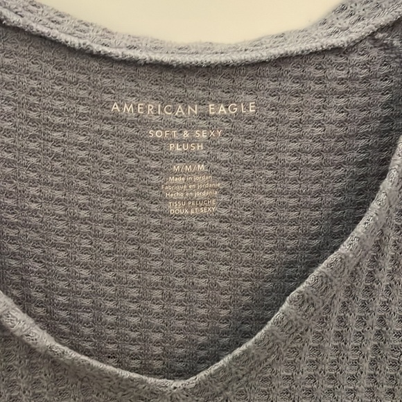 AE Long sleeeve - Picture 2 of 4